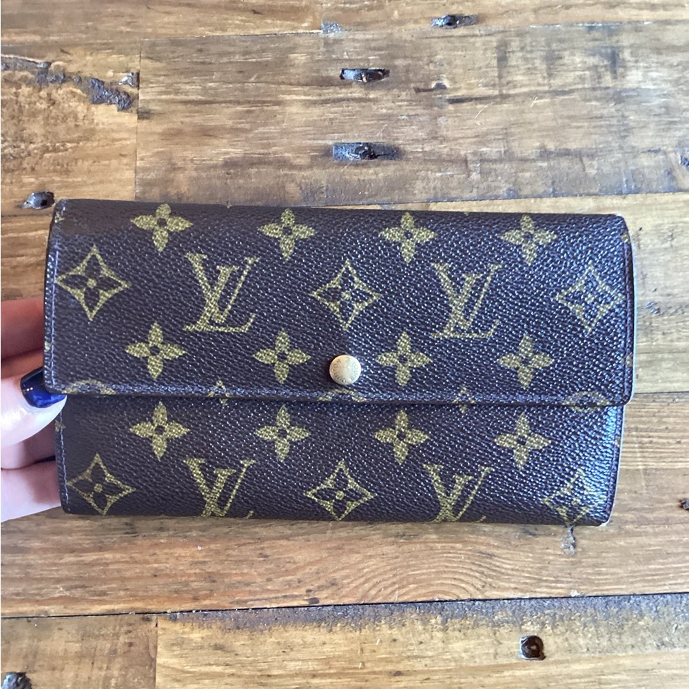 LV Sarah Monogram Wallet.